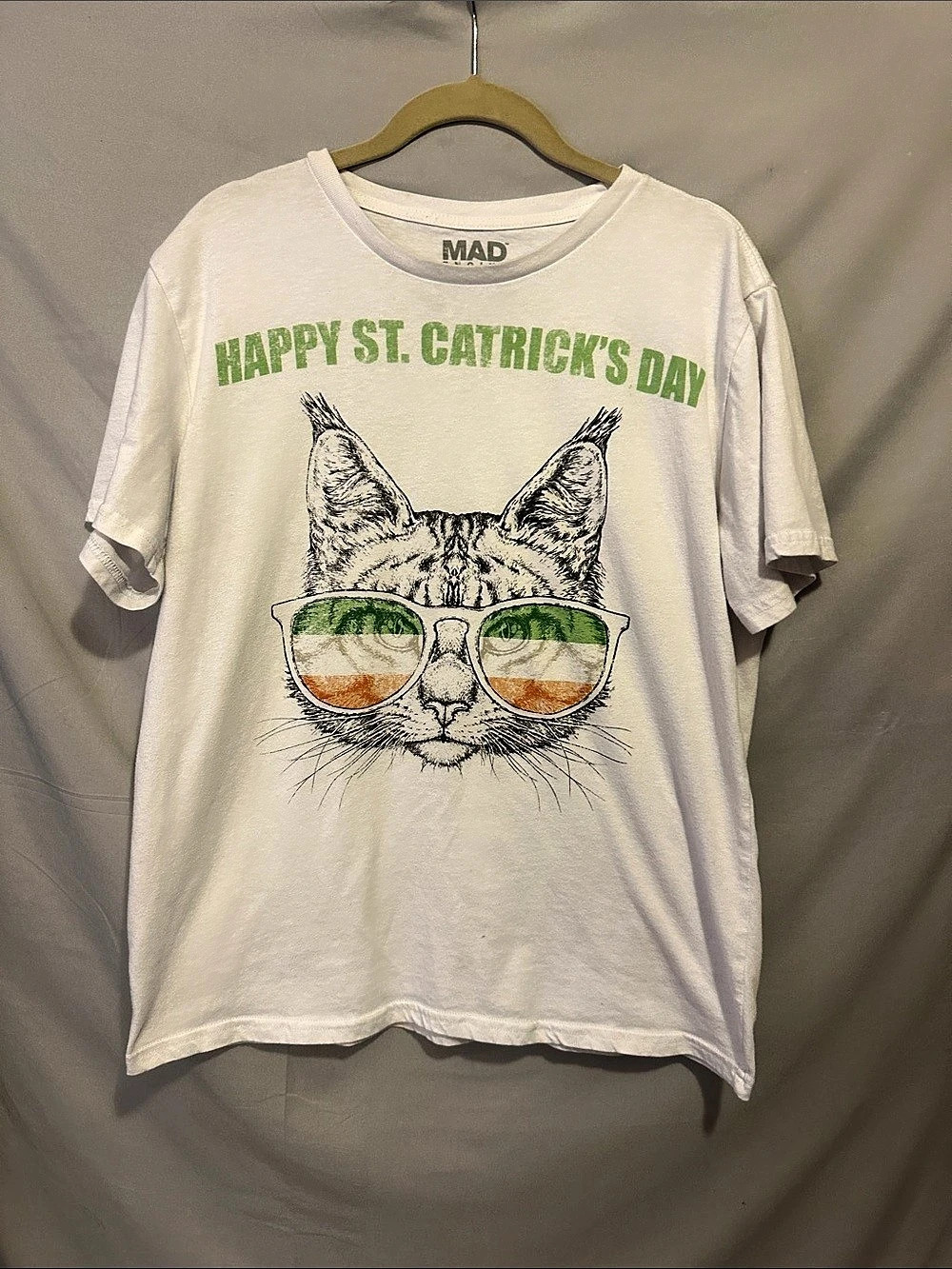 MAD ENGINE Happy St. Catrick's Day Cat T-Shirt Large